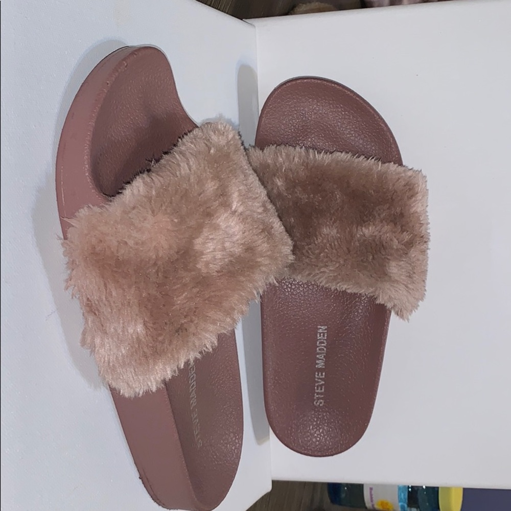 Steve Madden fluffy sandals